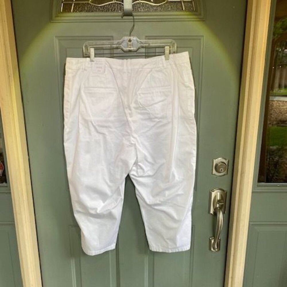 NEW Talbots Perfect Skimmer Pedal Pusher/ Capri Pants Whiite
